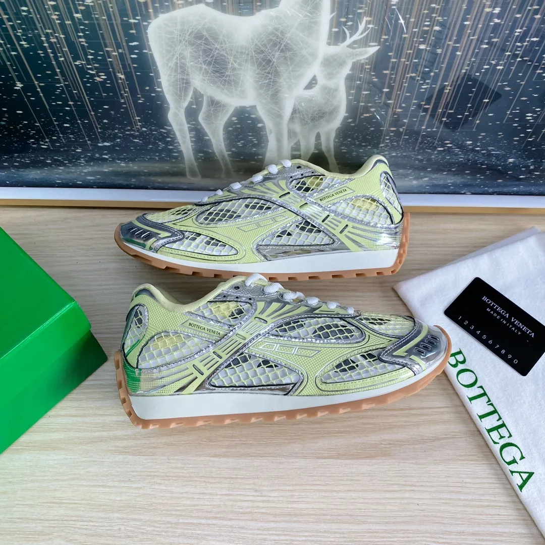 p620🐮🐮High-end version, the original 1:1 couple style new model is on the shelves🔥BV Orbit sneakers Wang Yibo's same style couple's Dad Runner sneakers, made of lightweight technical mesh fabric. Features a geometric patterned rubber outsole. The outsole is made of color-blocked TPU outsole. Size: women’s shoes 35-40, men’s shoes 39-45.